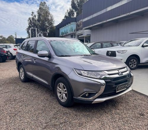 Mitsubishi Outlander — foto 25 de 40