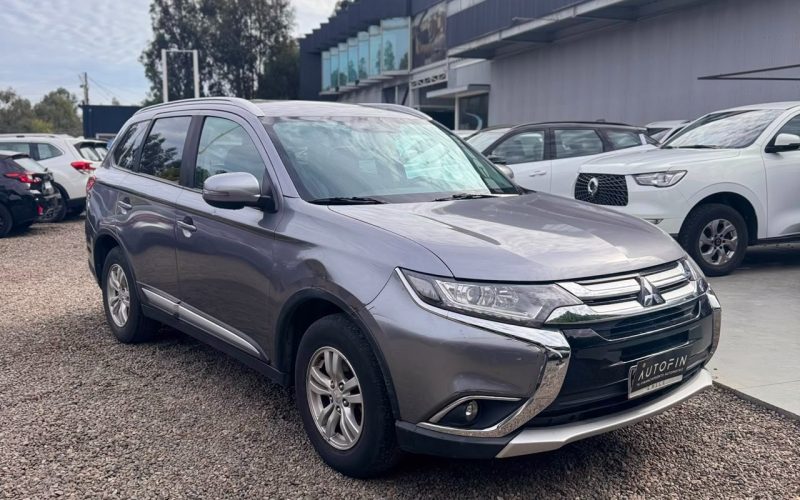 Mitsubishi Outlander — foto 2 de 40