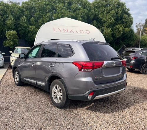 Mitsubishi Outlander — foto 26 de 40