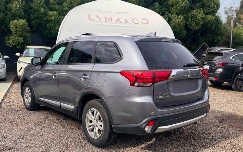 Mitsubishi Outlander — foto 3 de 40