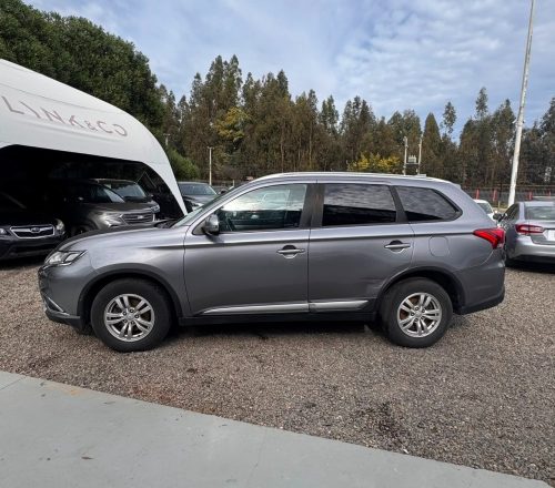 Mitsubishi Outlander — foto 27 de 40
