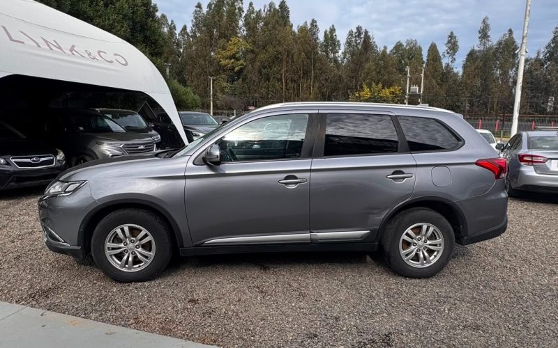 Mitsubishi Outlander — foto 4 de 40