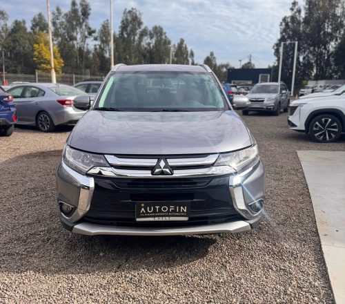 Mitsubishi Outlander — foto 28 de 40