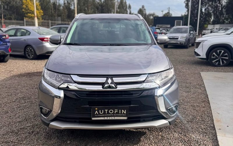 Mitsubishi Outlander — foto 5 de 40