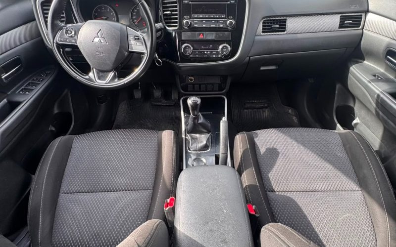 Mitsubishi Outlander — foto 9 de 40