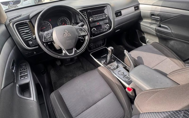 Mitsubishi Outlander — foto 10 de 40