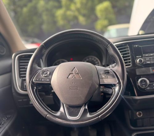 Mitsubishi Outlander — foto 34 de 40