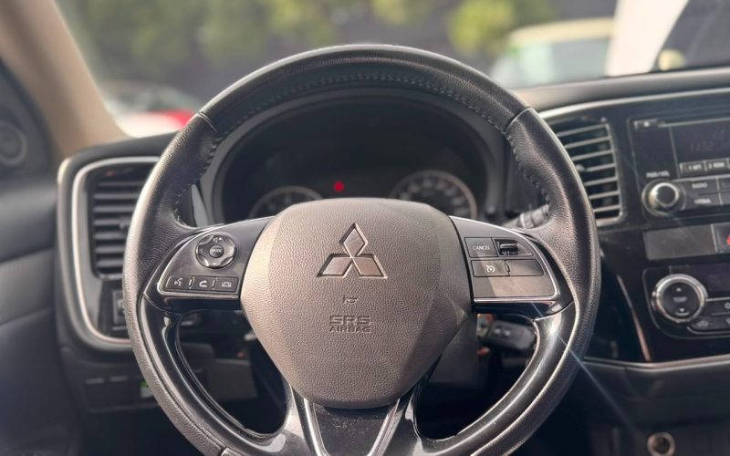 Mitsubishi Outlander — foto 11 de 40