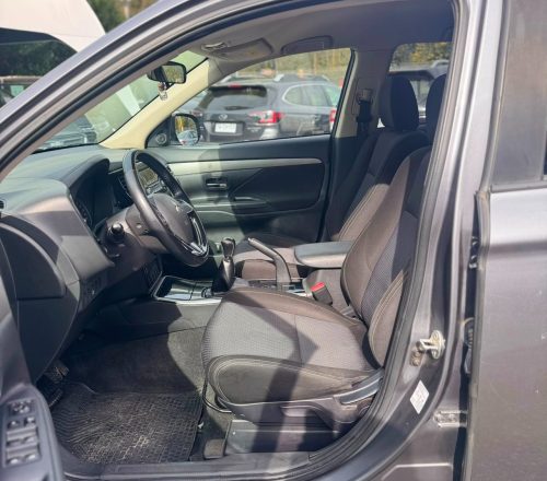 Mitsubishi Outlander — foto 18 de 40