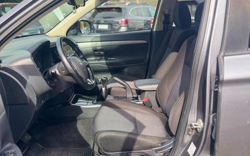 Mitsubishi Outlander — foto 12 de 40
