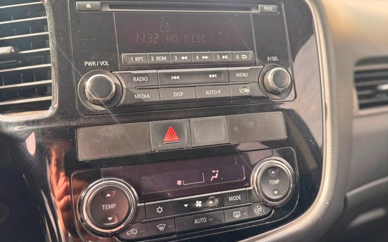 Mitsubishi Outlander — foto 13 de 40