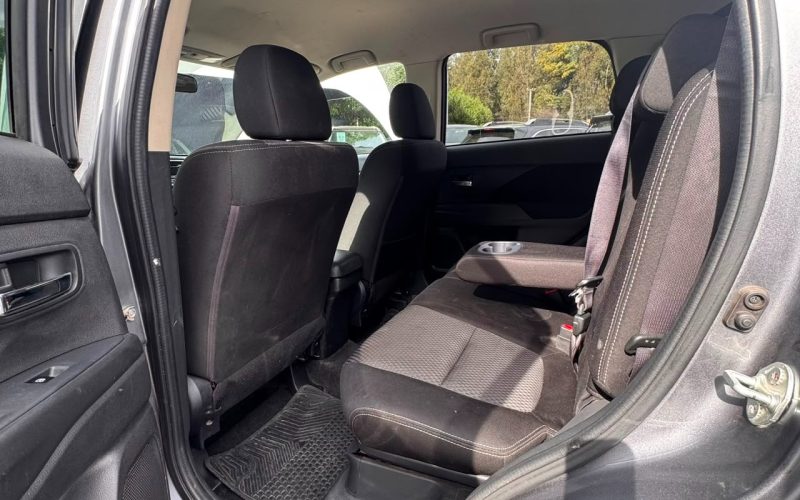 Mitsubishi Outlander — foto 14 de 40